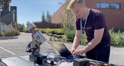 Summer trainee starting a rotating laser scanning device